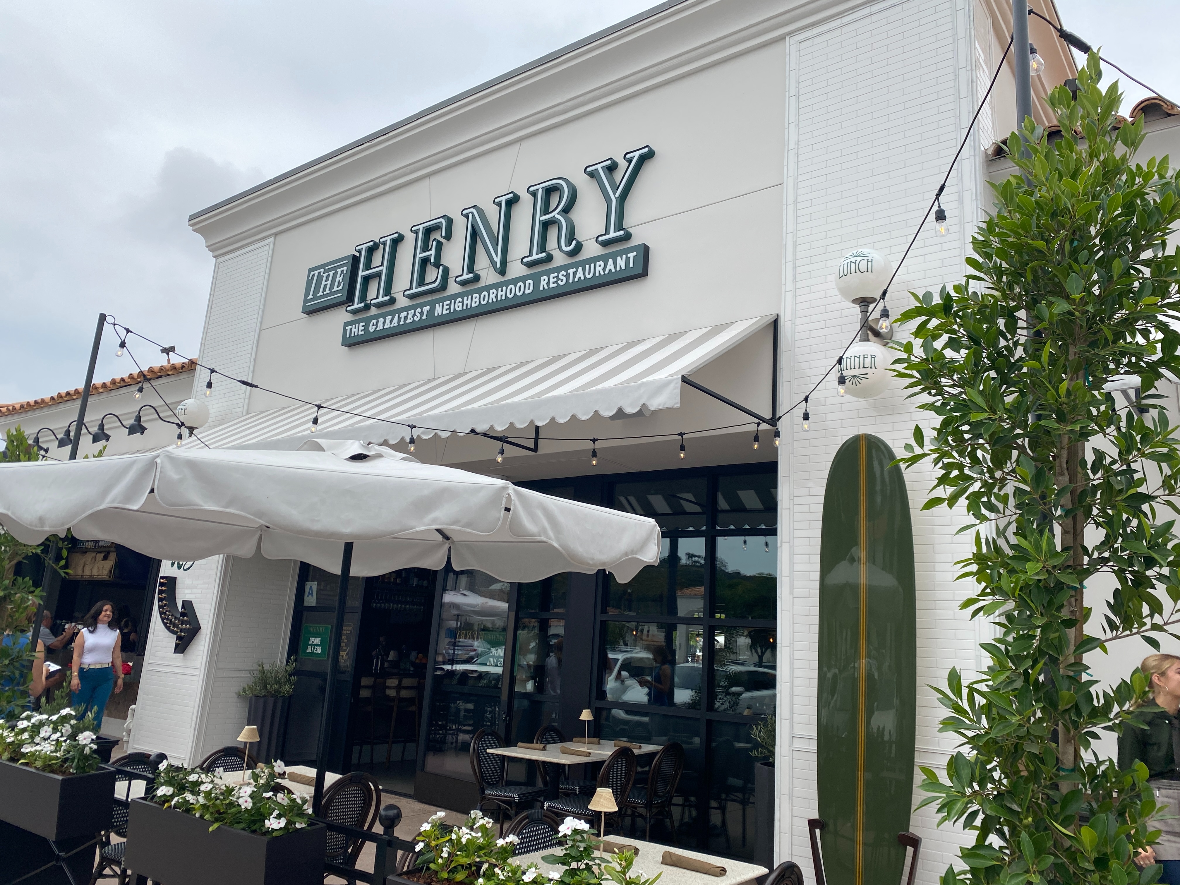 The Forum Carlsbad is pleased to announce the opening of The Henry! As the brand’s second San Diego location, The Henry Carlsbad exudes modern coastal elegance and embraces North County’s indoor-outdoor lifestyle with an inviting patio and open-air bar. From morning coffee and a working lunch to dinner and cocktails, The Henry’s all-day charm offers locals and visitors an elevated, yet comfortable neighborhood dining experience (image 2)