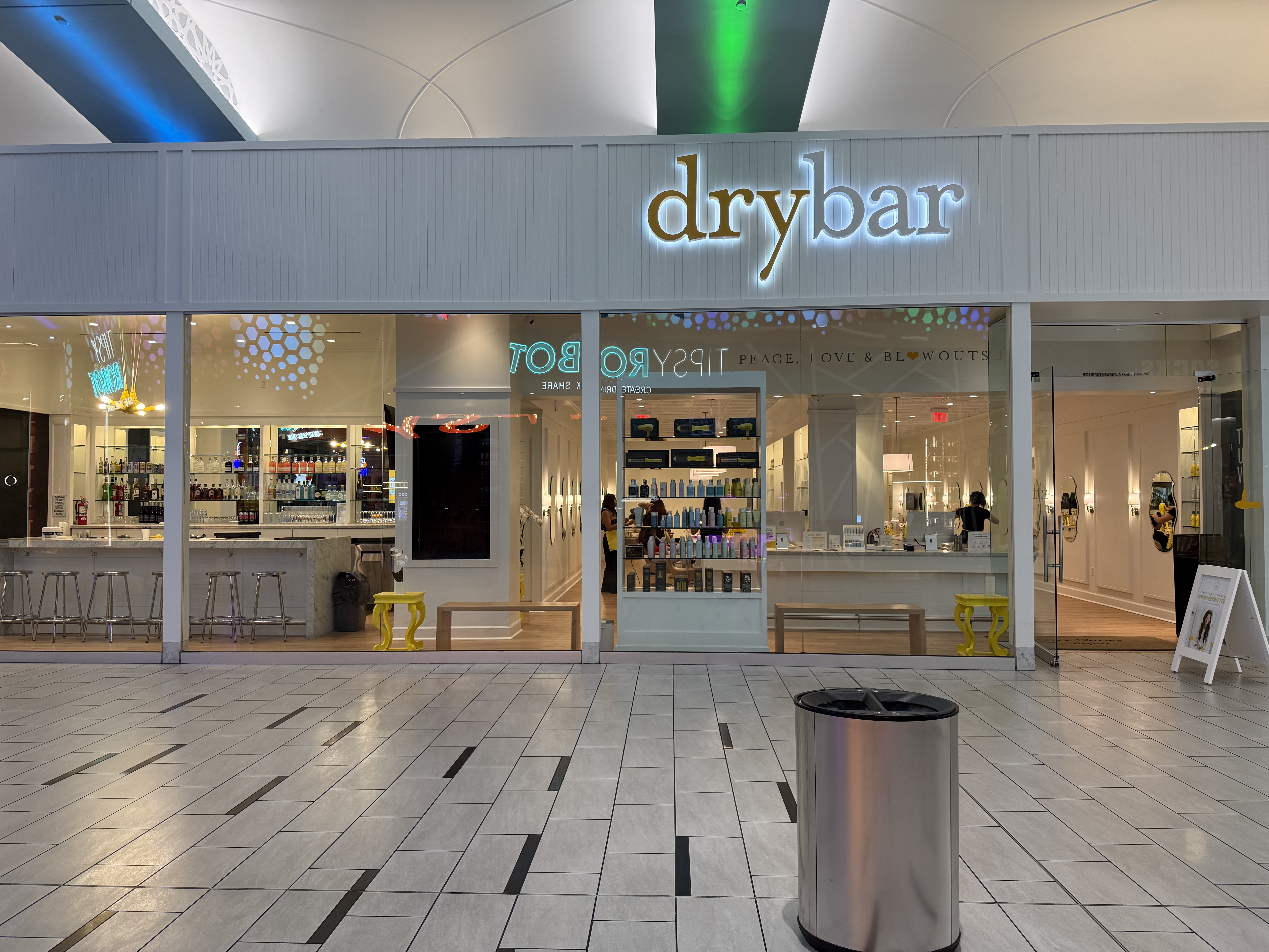 Drybar is officially open at Miracle Mile Shops! This is the second Drybar to the Las Vegas Strip! (image 2)