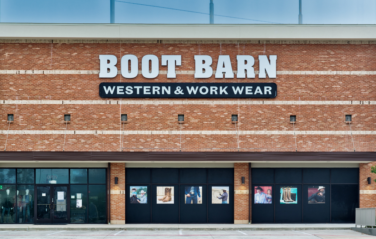Boot Barn Moves Into Dead At Home Space as Everett Mall Reopens…