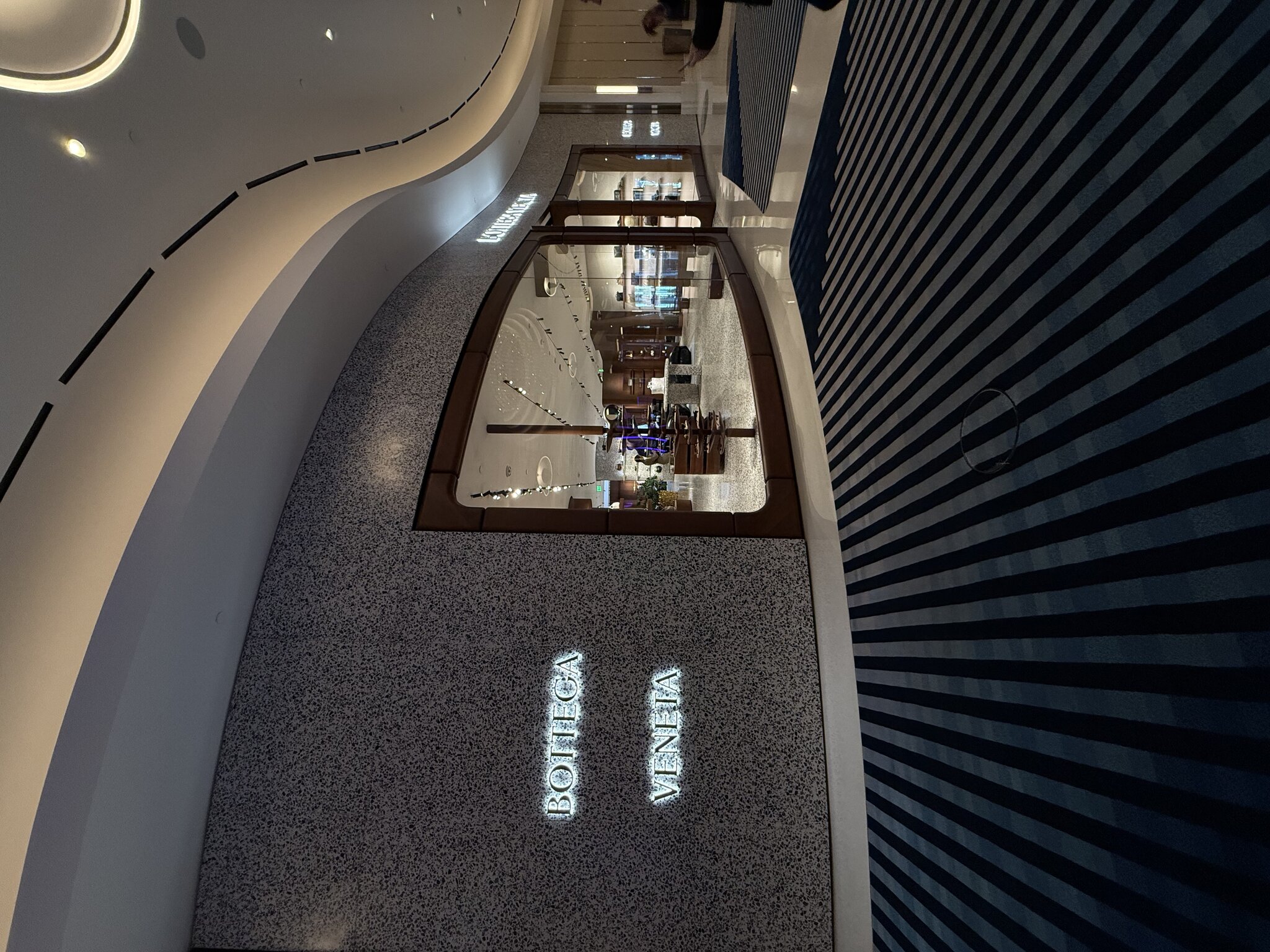 The luxury collection at Fountainbleau is delivering some of the most gorgeous luxury retail doors on the Strip, more to follow! (image 3)