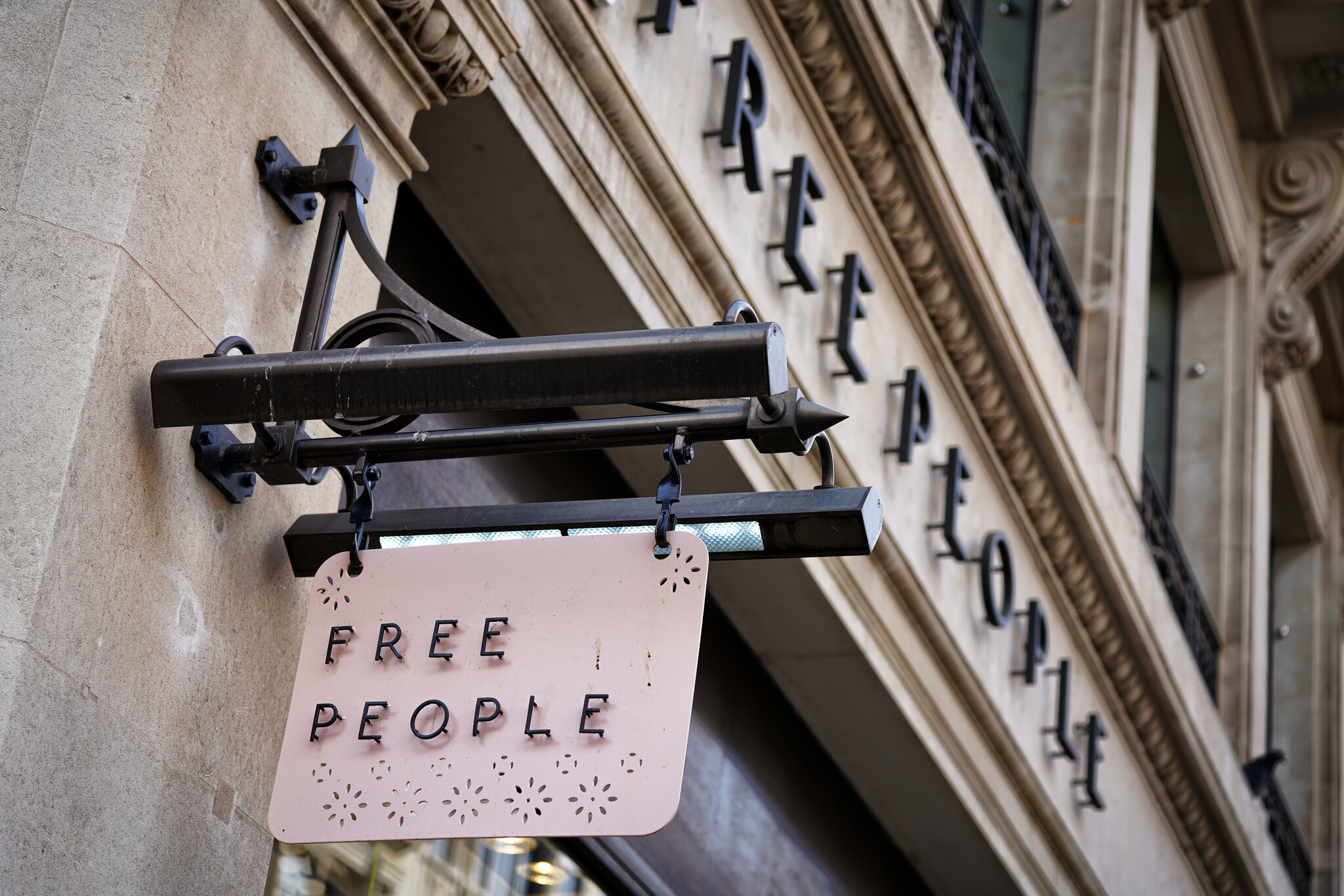 Exciting news, Detroit! Free People is set to officially open its doors at 4125 Woodward Avenue in The Lofts at Merchants Row on April 25th. Come visit and explore their fresh new collections. This opening marks just the beginning of downtown Detroit's vibrant transformation, as the city embraces a new era of evolution and innovation