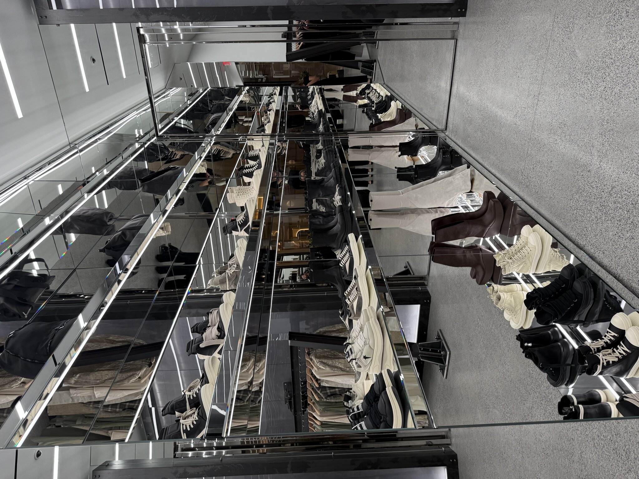 A new store opening in Fontainebleau Las Vegas on the Bleau Galerie Level, Rick Owens! This is the first to the Las Vegas Strip, and exclusive to the Fontainebleau! (image 3)
