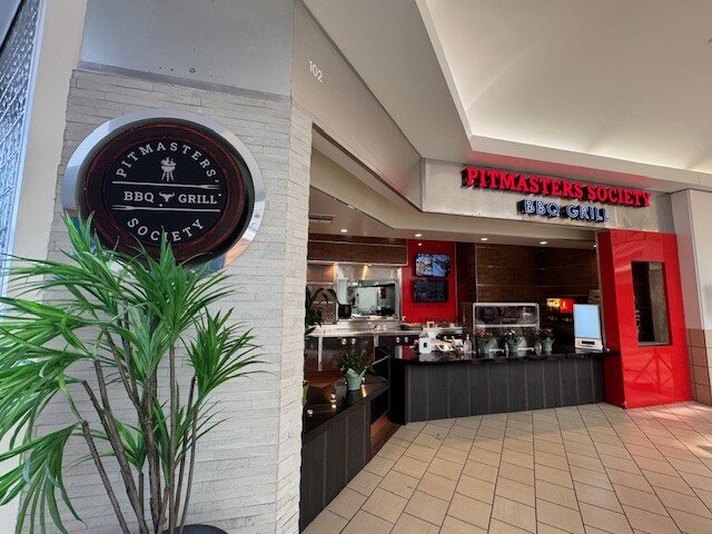 Pitmasters’ Society BBQ & Grill is comin' in Hot at Stonewood Center in Downey, CA!  This delicious barbecue destination is servin' up some of the best pork chops, brisket & ribs around. They've already become a favorite with their new fans. Shout out to this ambitious business owner for making good things happen at Stonewood Center! 🍖🍗
