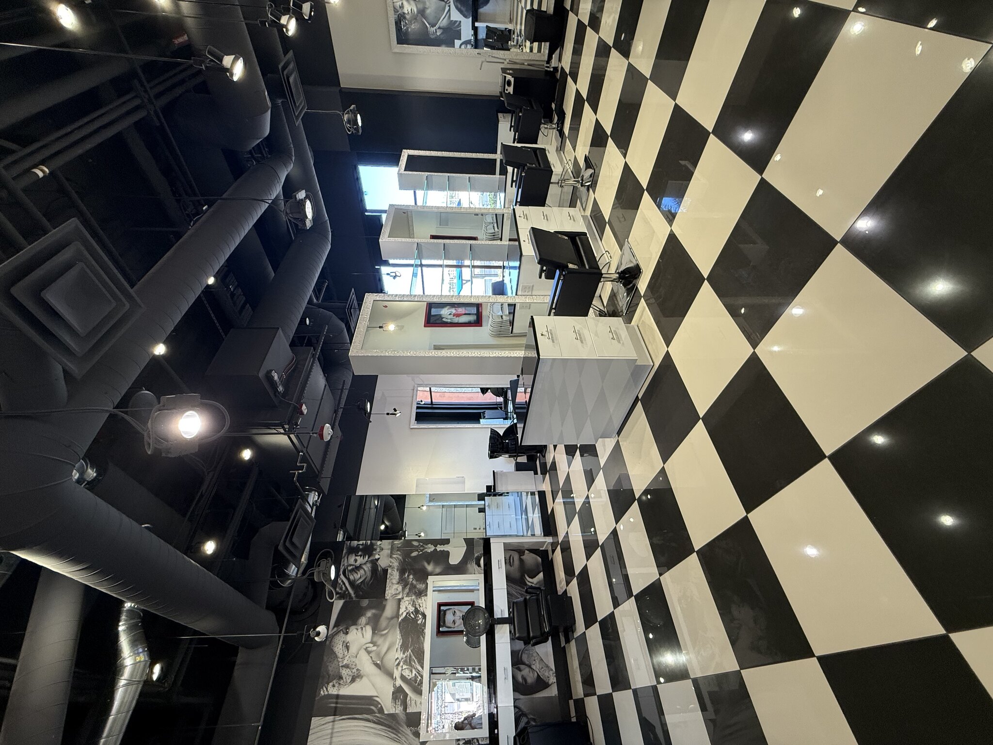Luxxe Collective just fully opened at Tivoli Village. A 20,000 SF luxury salon experience spread over two floors (image 3)