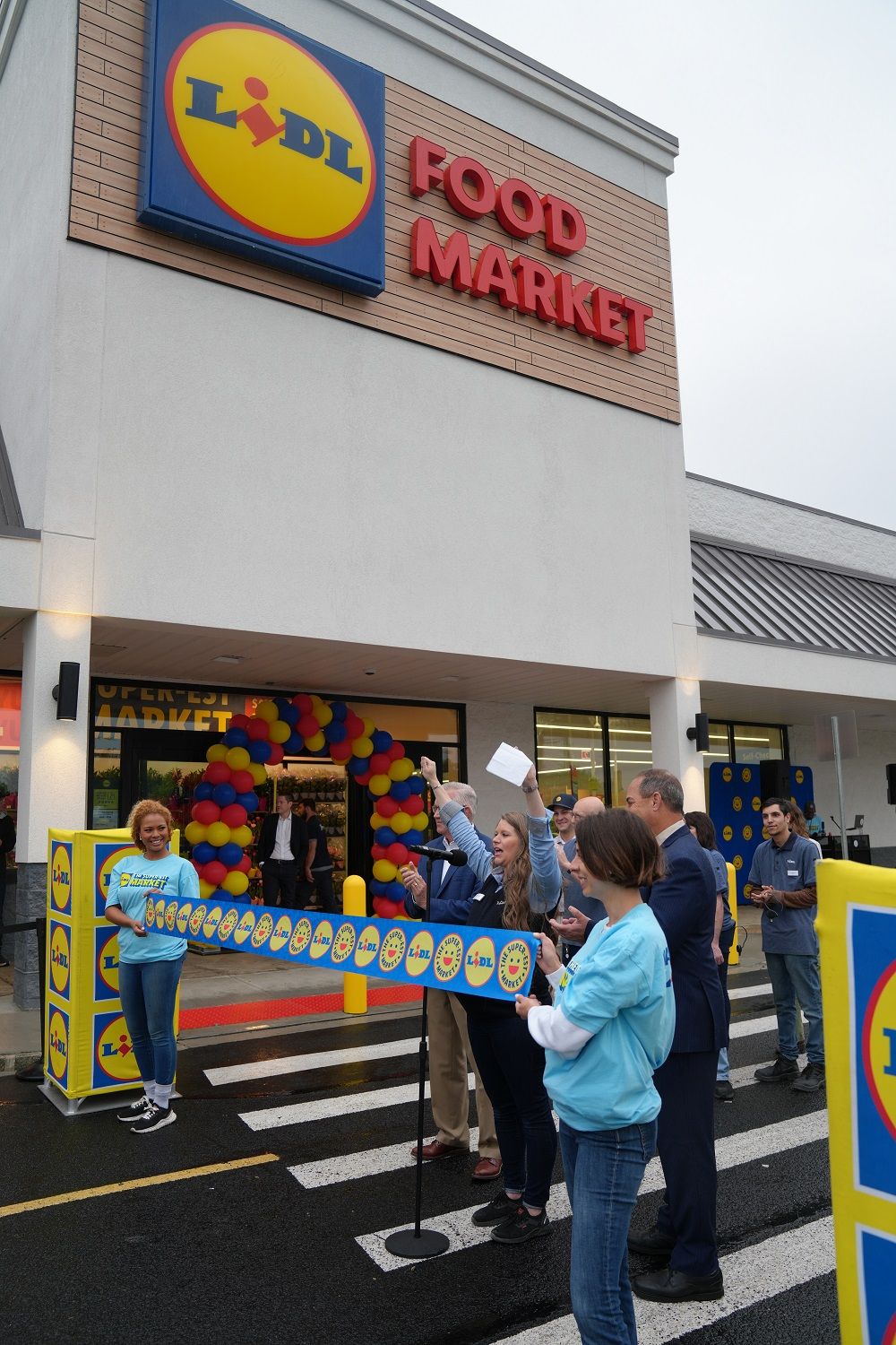 We’re excited to welcome Dave & Buster’s and Lidl to Freehold Raceway Mall, joining Freehold Athletic Club, which opened this past February! From high-energy entertainment and affordable groceries to premium fitness, these new additions mark a bold step in our ongoing transformation. Come see what’s new and experience the energy at Freehold Raceway Mall! (image 2)