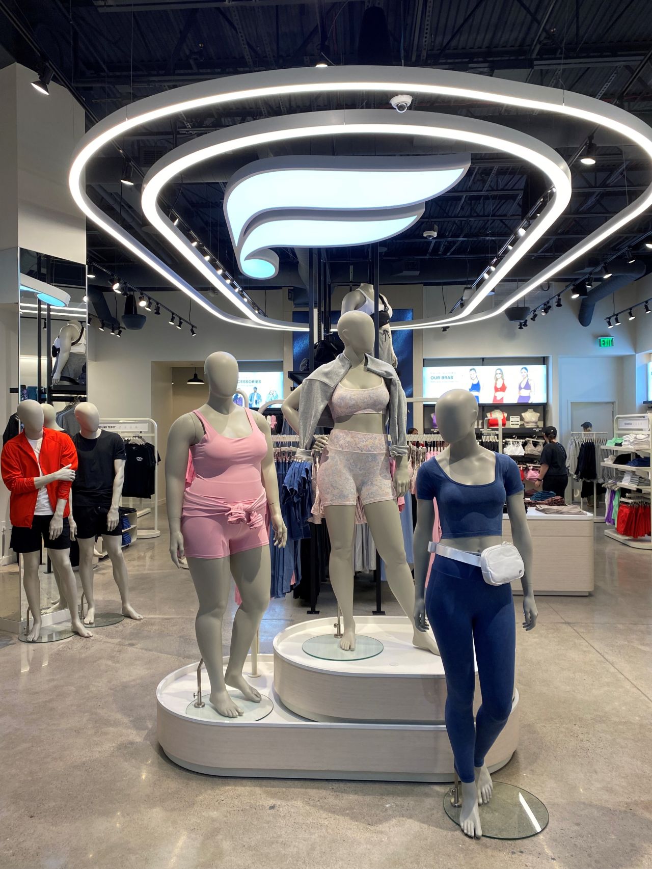 We’re thrilled to welcome Fabletics to Arrowhead Towne Center, NOW OPEN on the lower level next to Apple. This marks the debut of their fifth-generation store design, which delivers an elevated, immersive shopping experience that blends fashion, fitness and technology like never before (image 2)