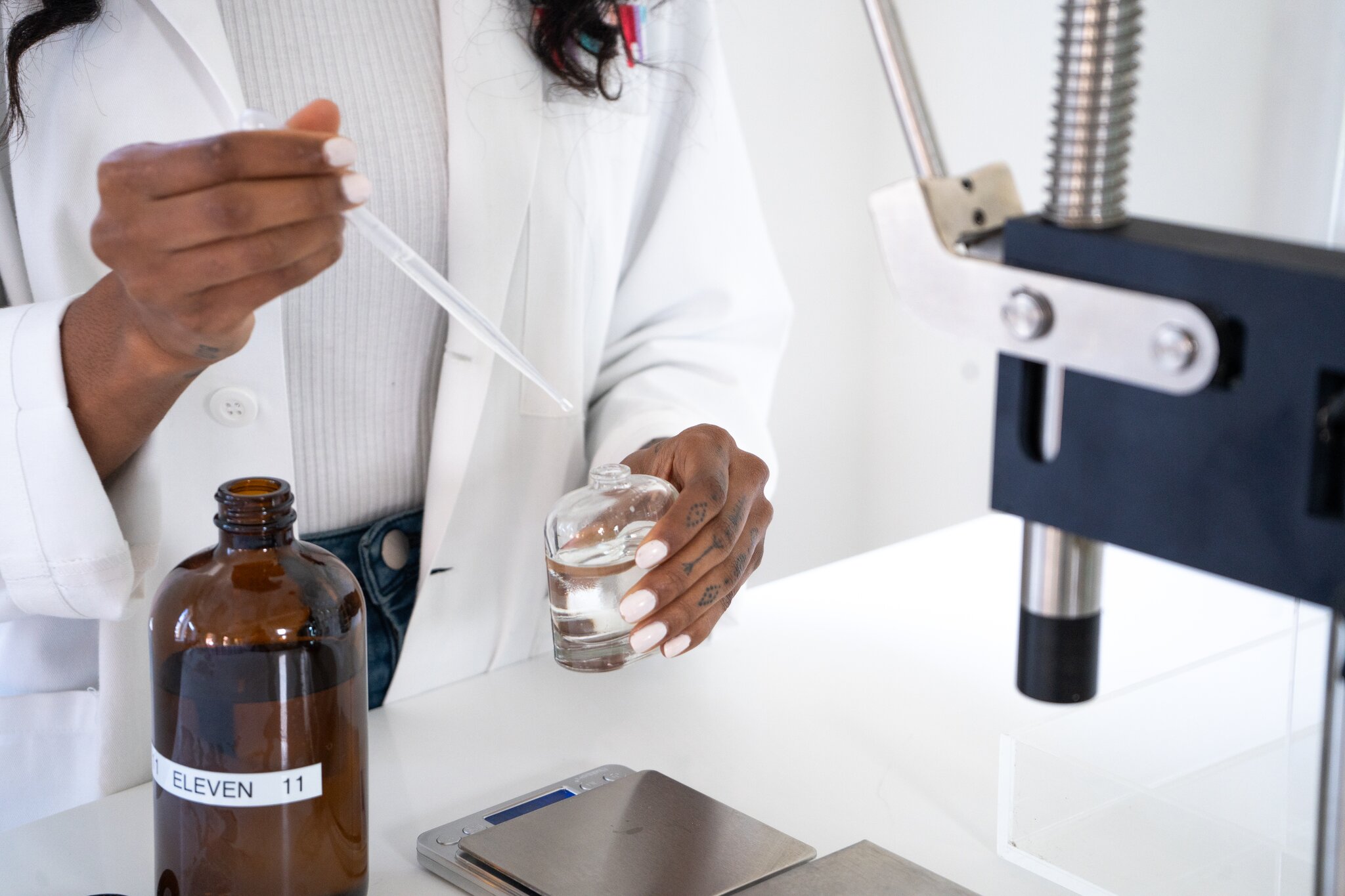 We recently celebrated modern fine fragrance concept Olfactory NYC’s grand opening. Founded in New York City, Olfactory NYC is an original concept where customers can create their own personalized fragrances through a fun, accessible experience. The 1,200-square-foot space across from Allbirds marks the brand’s first Atlanta location (image 3)