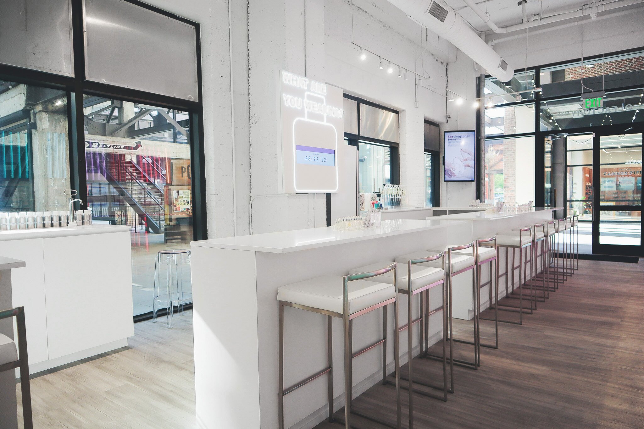 We recently celebrated modern fine fragrance concept Olfactory NYC’s grand opening. Founded in New York City, Olfactory NYC is an original concept where customers can create their own personalized fragrances through a fun, accessible experience. The 1,200-square-foot space across from Allbirds marks the brand’s first Atlanta location (image 2)