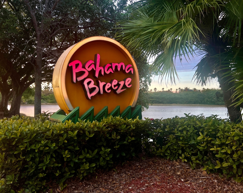 Bahama Breeze Island Grille logo